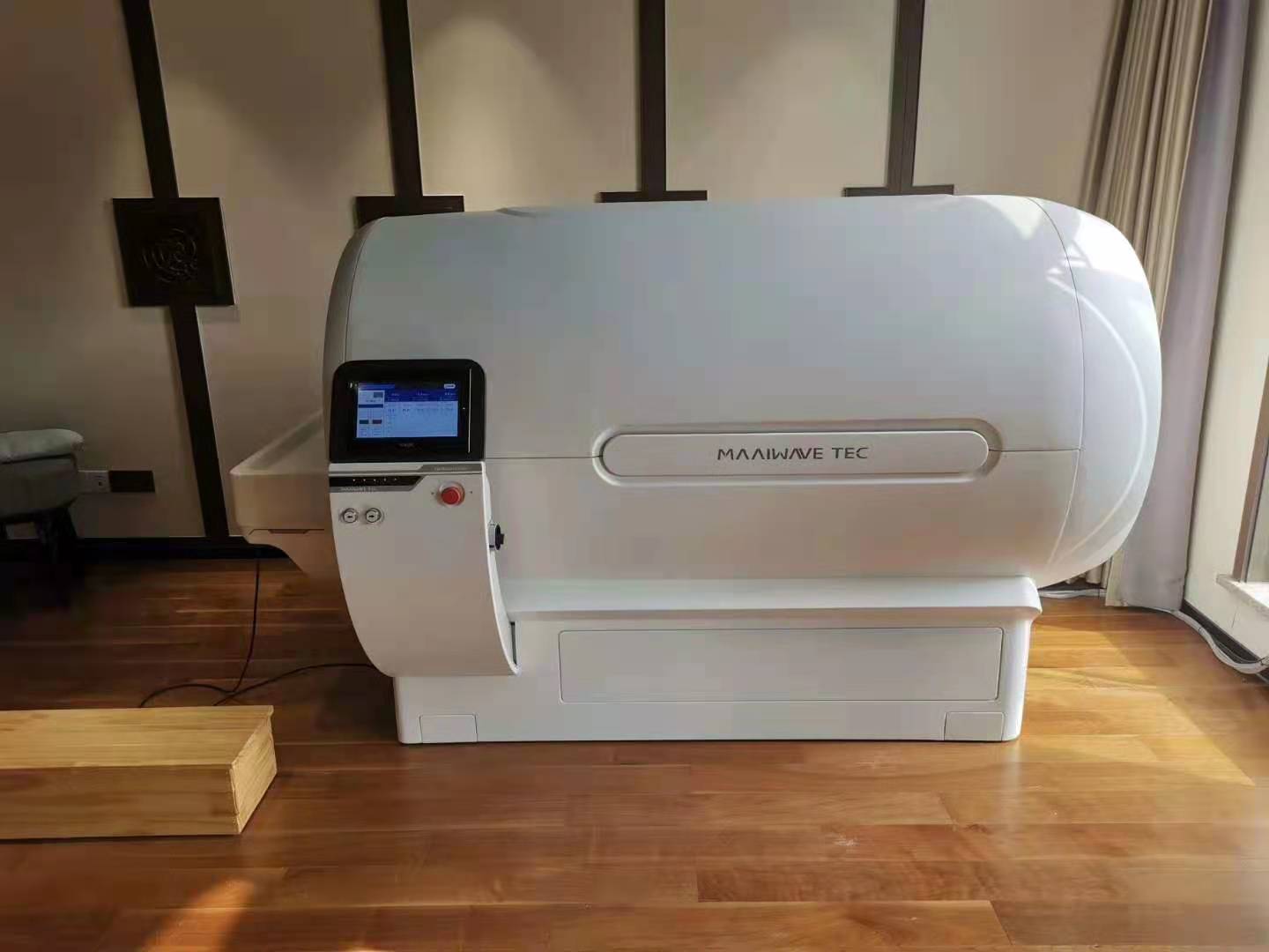 塑艺制造大型吸塑医疗治疗舱产品